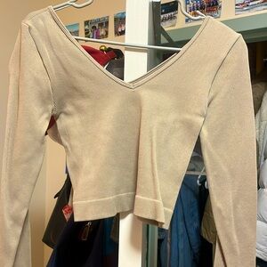 Never worn athletic material stretchy too (flattering!!)